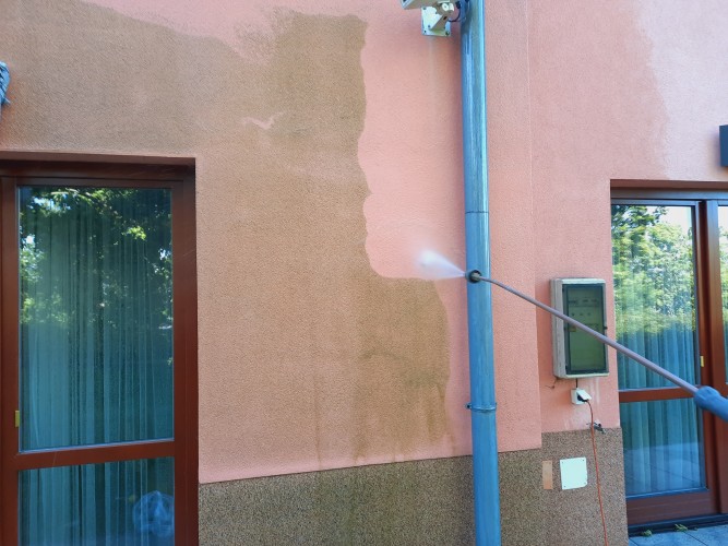 čištění fasády od plísní, mechu, lišejníků