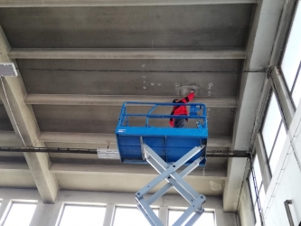 čištění betonového monolitického stropu
