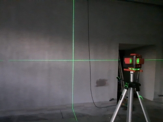 měření soklu laserem 